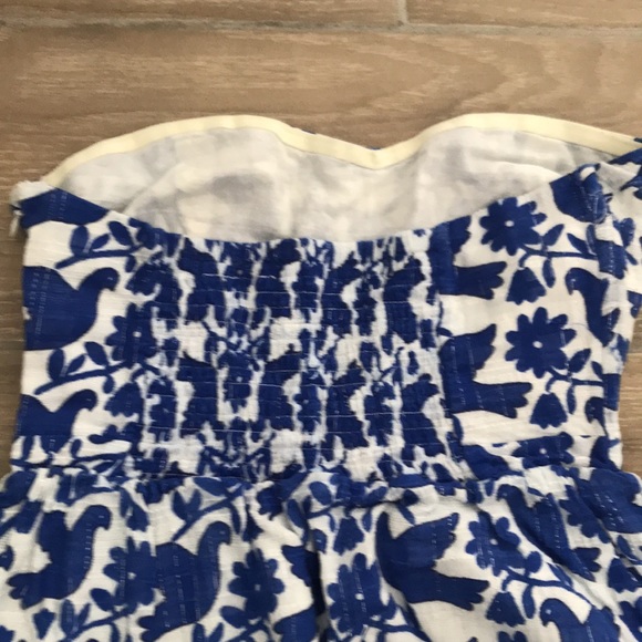 Small Strapless dress. Stays even in summer heat - Picture 4 of 5